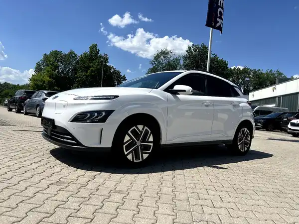 HYUNDAI KONA TREND (1/28)