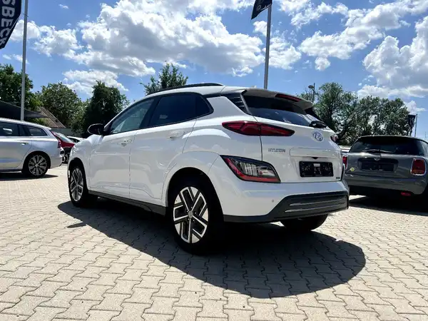 HYUNDAI KONA TREND (2/28)