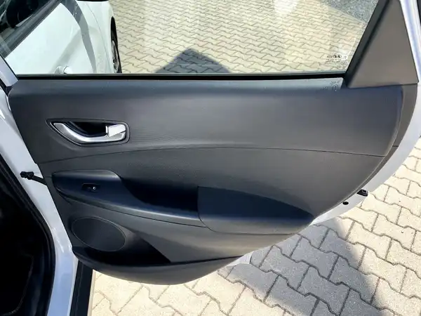 HYUNDAI KONA TREND (14/28)