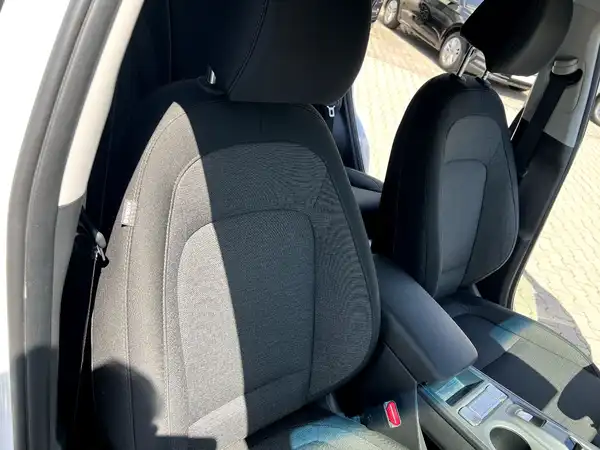 HYUNDAI KONA TREND (22/28)