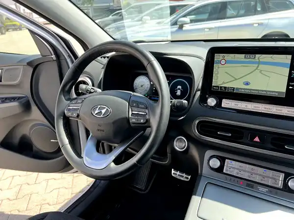 HYUNDAI KONA TREND (27/28)