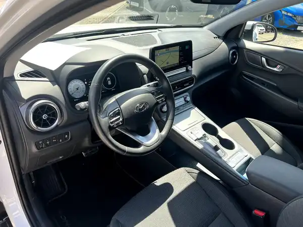 HYUNDAI KONA TREND (9/28)