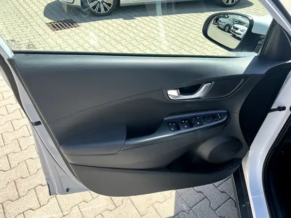 HYUNDAI KONA TREND (10/28)