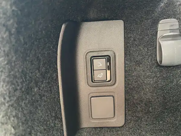 JAGUAR E-PACE (21/22)