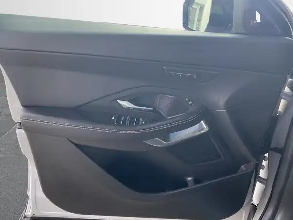 JAGUAR E-PACE (17/22)