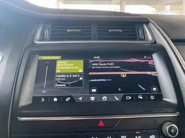 JAGUAR E-PACE (18/22)