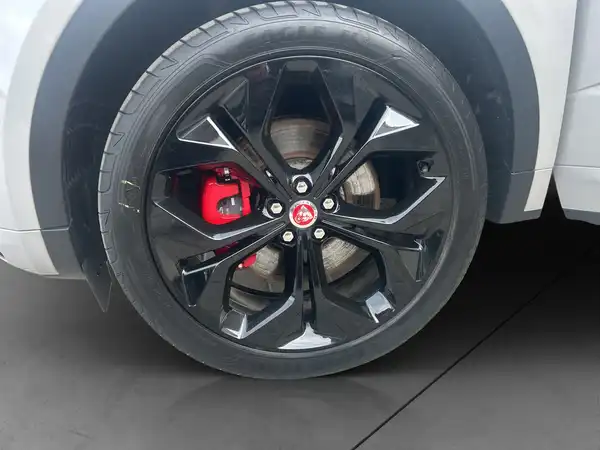 JAGUAR E-PACE (13/17)