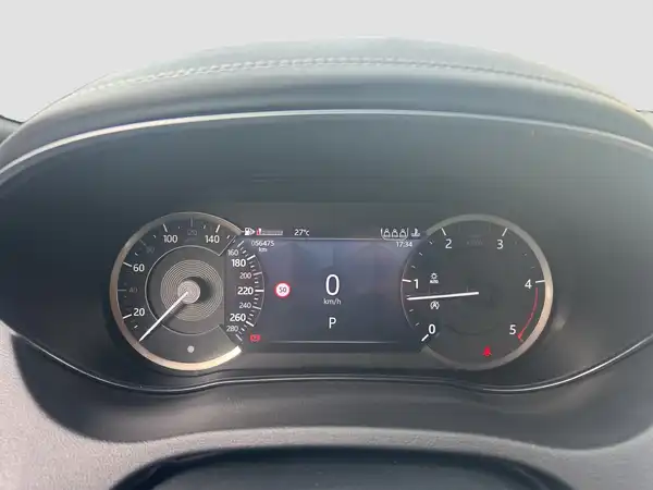 JAGUAR E-PACE (14/17)