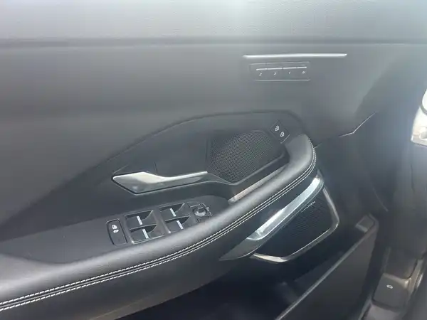 JAGUAR E-PACE (16/17)