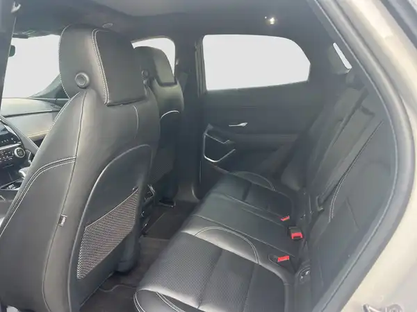 JAGUAR E-PACE (8/17)