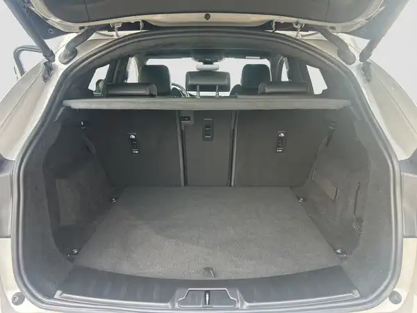 JAGUAR E-PACE (10/17)