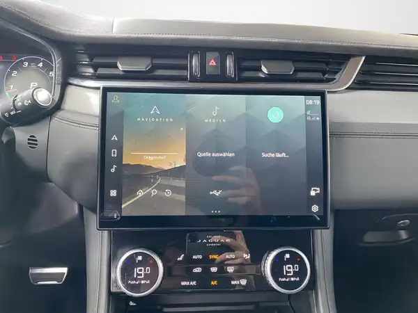 JAGUAR F-PACE (11/23)