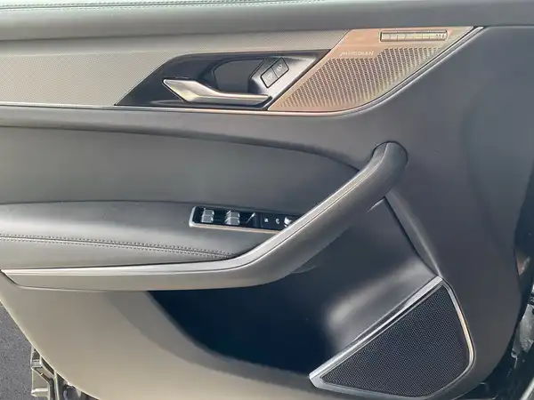 JAGUAR F-PACE (17/23)