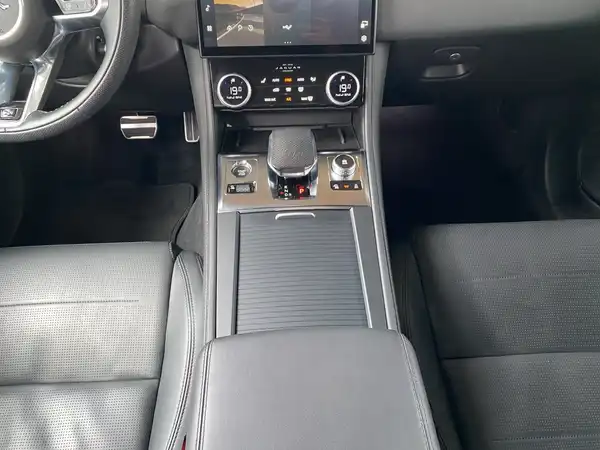 JAGUAR F-PACE (9/23)