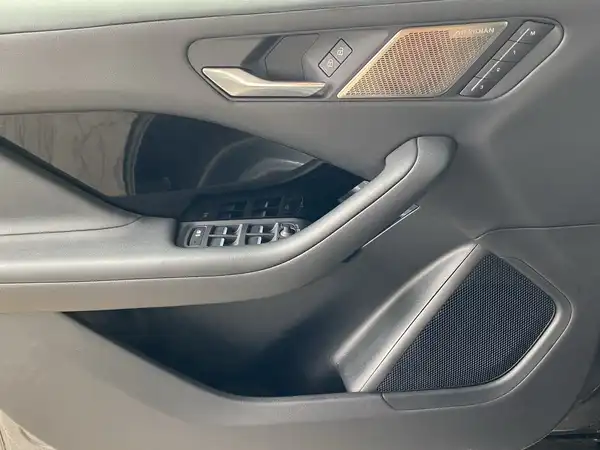 JAGUAR I-PACE (17/22)