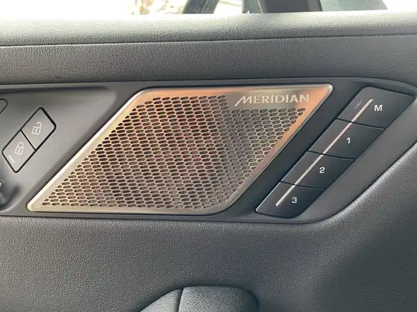 JAGUAR I-PACE (18/22)