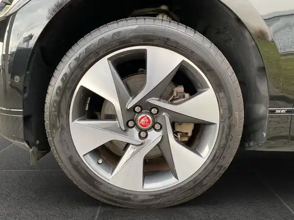 JAGUAR I-PACE (15/23)