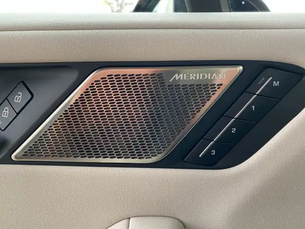 JAGUAR I-PACE (18/23)