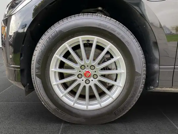 JAGUAR I-PACE (15/21)