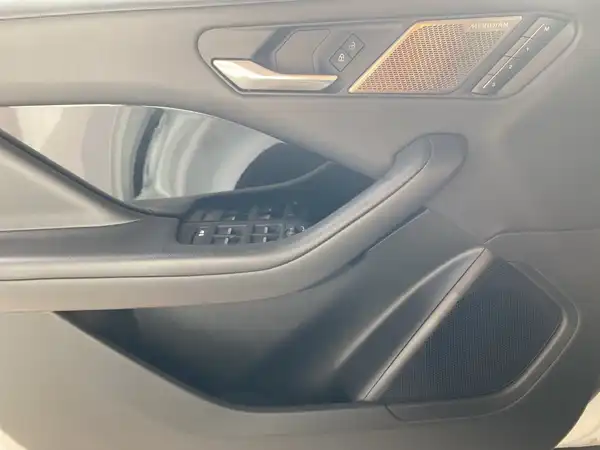 JAGUAR I-PACE (17/22)