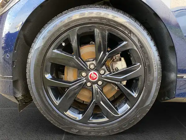 JAGUAR I-PACE (15/21)