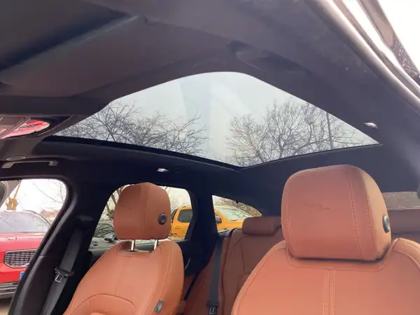 JAGUAR XF (22/23)