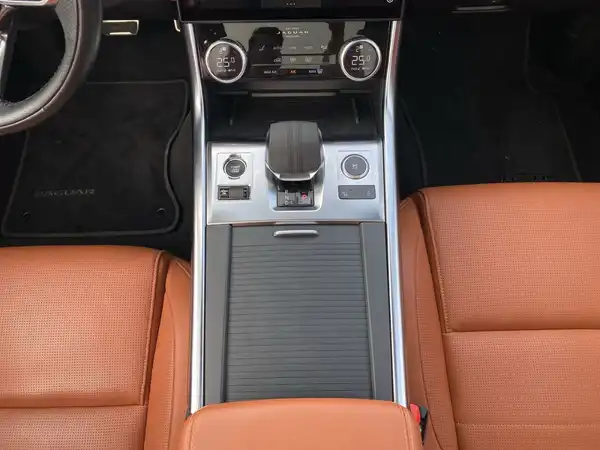 JAGUAR XF (9/23)