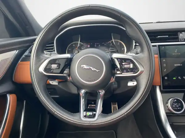 JAGUAR XF (10/23)