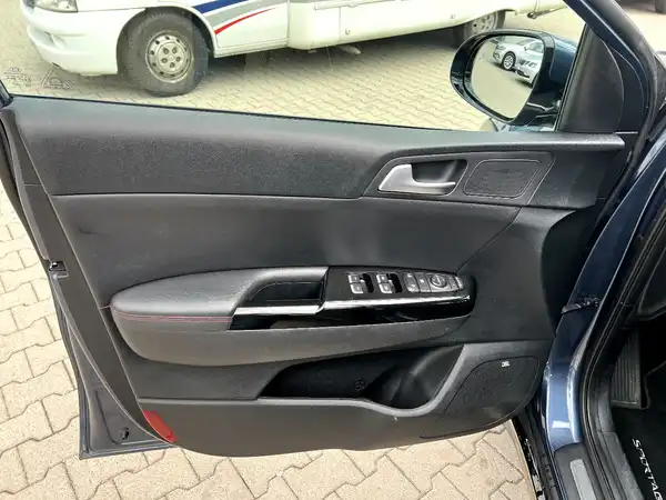 KIA SPORTAGE (11/27)