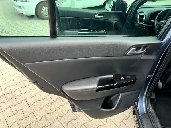 KIA SPORTAGE (12/27)