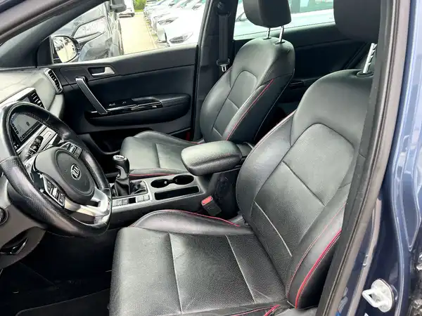 KIA SPORTAGE (9/27)