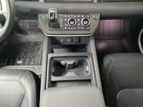 LAND ROVER DEFENDER (9/22)