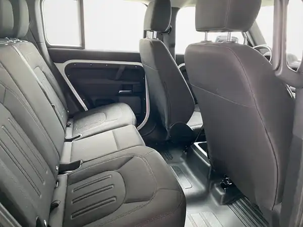 LAND ROVER DEFENDER (13/19)