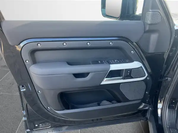 LAND ROVER DEFENDER (17/19)