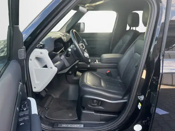 LAND ROVER DEFENDER (7/19)