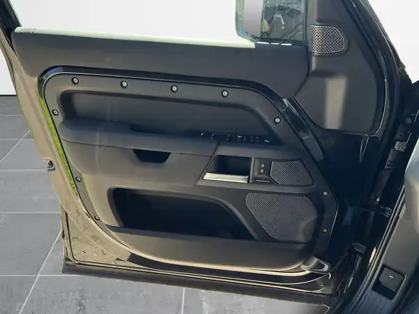 LAND ROVER DEFENDER (17/19)