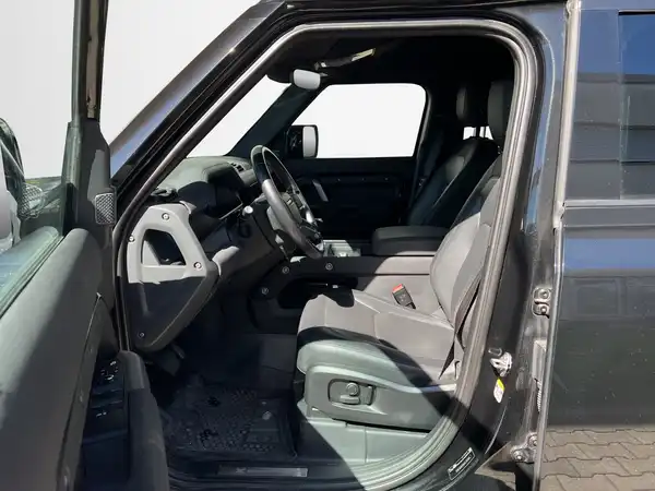 LAND ROVER DEFENDER (7/19)