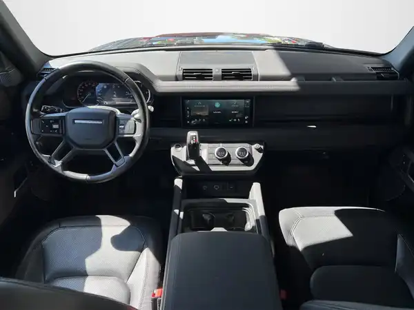 LAND ROVER DEFENDER (8/19)
