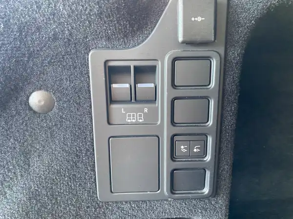 LAND ROVER DISCOVERY (22/23)
