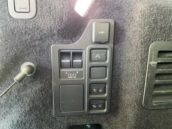 LAND ROVER DISCOVERY (22/23)