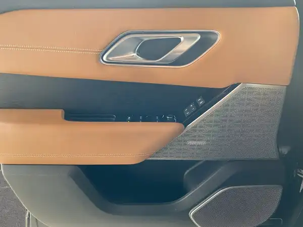 LAND ROVER VELAR (17/22)