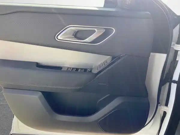 LAND ROVER VELAR (17/21)
