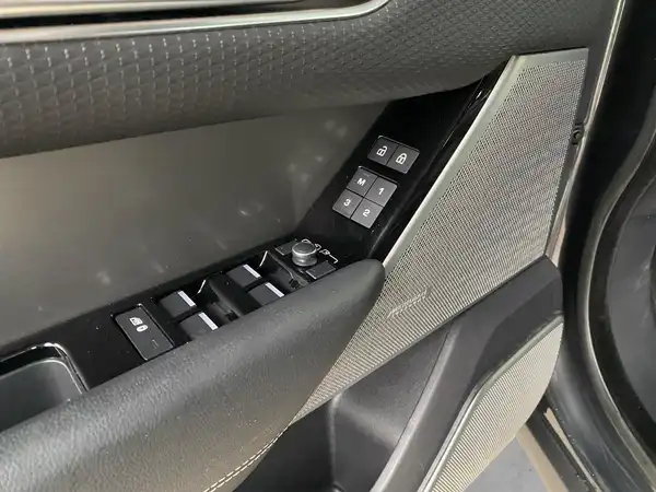 LAND ROVER VELAR (11/18)