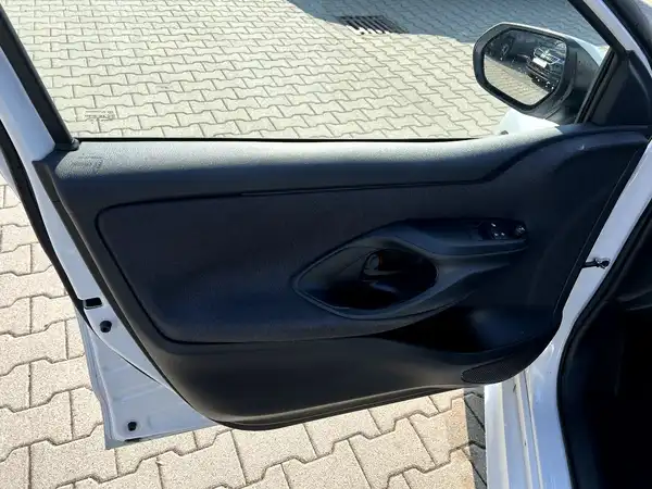MAZDA 2 (10/27)