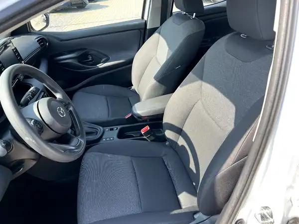 MAZDA 2 (8/27)