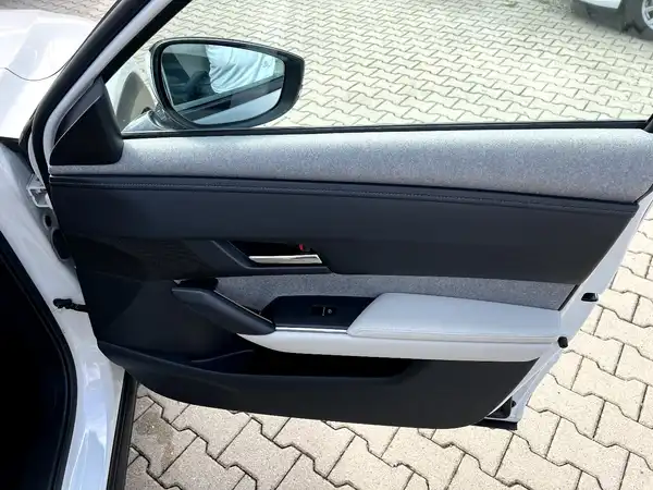 MAZDA MX-30 (18/24)
