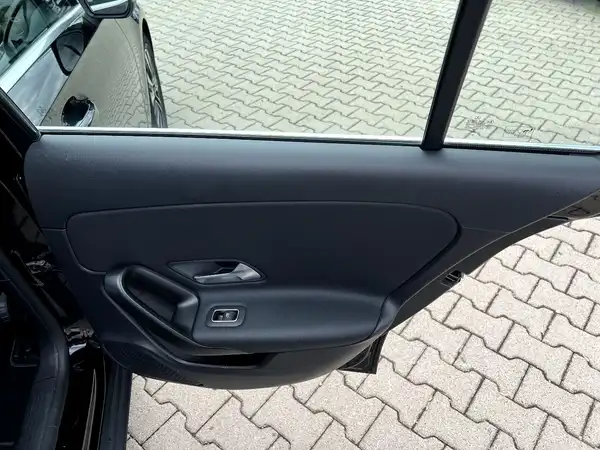 MERCEDES-BENZ A-KLASSE (14/27)
