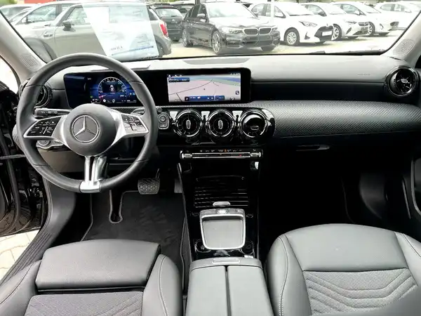 MERCEDES-BENZ A-KLASSE (18/27)