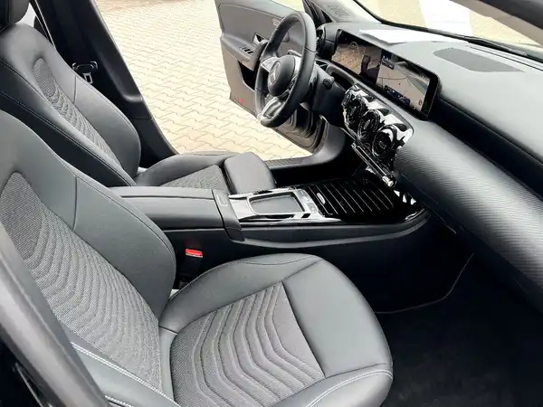 MERCEDES-BENZ A-KLASSE (21/27)