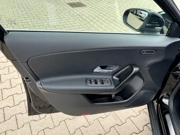 MERCEDES-BENZ A-KLASSE (10/27)